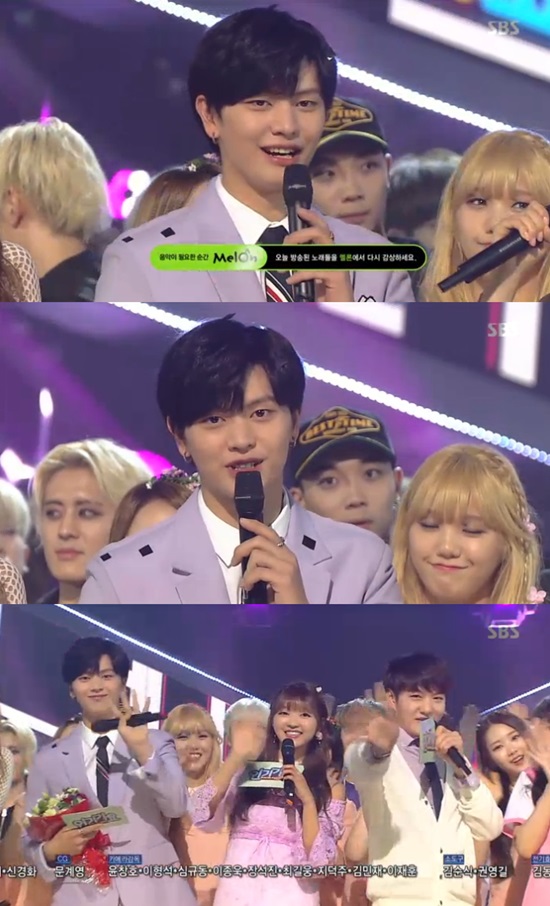 많은 걸 배워갑니다 그룹 비투비 육성재가 29일 인기가요 방송을 마지막으로 MC 자리에서 하차했다. /인기가요 방송 캡처