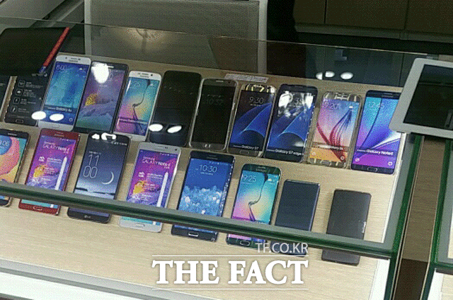 청소년들이 휴대전화로 게임보다 SNS를 더 많이 사용하는 것으로 조사됐다. /더팩트DB