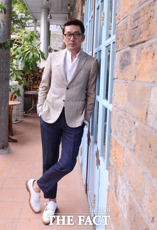 배우와 감독을 병행하는 하정우. 하정우는 차기 연출작에 대해 귀띔하며 3년 이내에 준비할 예정이라고 귀띔했다. /이덕인 기자