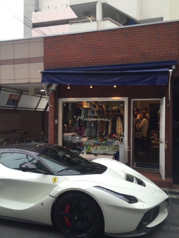 지난달 28일 추성훈이 SNS에 이탈리아 페라리의 최고가 슈퍼카 라페라리 사진을 공개하면서 그의 애마에 대한 누리꾼들의 관심이 쏠리고 있다. /추성훈 트위터 캡처