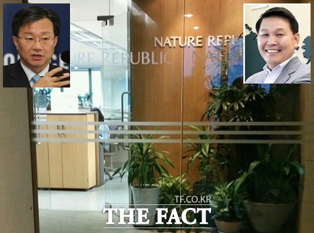 법조비리 핵심 인물로 지목되는 검사장 출신 홍만표(왼쪽) 변호사가 구속됐다. 오는 5일 출소 예정인 정운호 네이처리퍼블릭 대표는 또다시 구속이 결정됐다. /더팩트DB