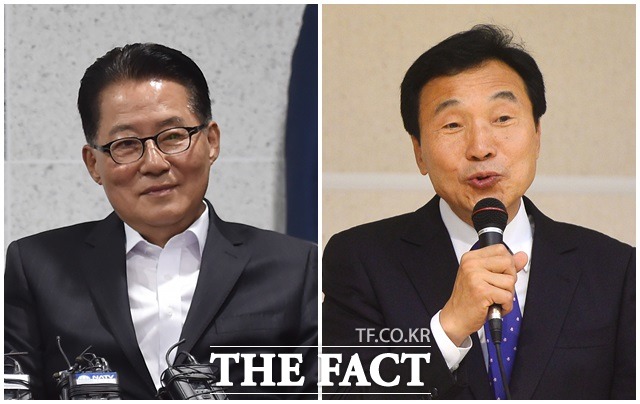 박지원(왼쪽) 국민의당 원내대표는 4일 페이스북에 손학규 전 더불어민주당 상임고문에게 국민의당으로 입당할 것을 제안했다고 밝혔다./더팩트 DB