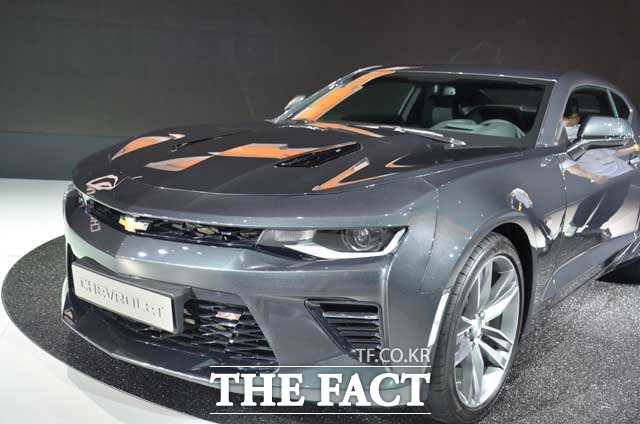 카마로 SS는 운전자 중심의 인체공학적 설계를 기치로 한 1세대 카마로의 디자인 콘셉트를 계승했다.