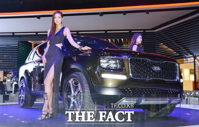 기아자동차의 콘셉트 SUV 텔루라이드는 270마력을 발휘하는 V6 3.5GDi 엔진과 130마력의 전기모터를 탑재해 총 400마력을 낸다.
