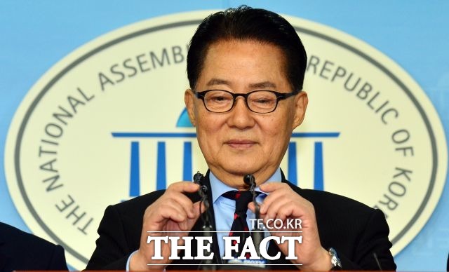 박지원 국민의당 원내대표는 6일 새누리당의 혼선, 그리고 더민주의 과욕이 7일 개원을 하지 못하게 했다고 지적했다. /배정한 기자