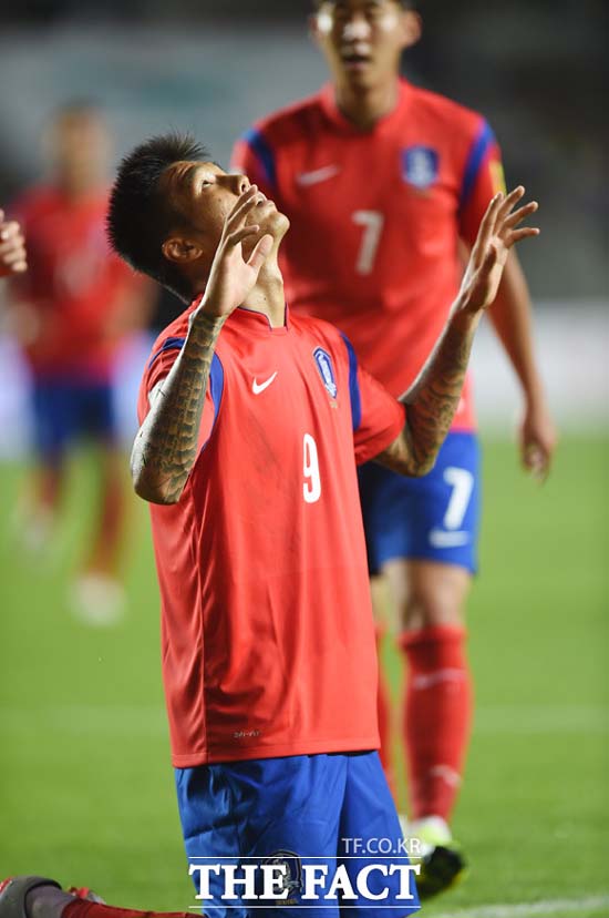 윤빛가람-석현준 연속골! 한국이 5일 열린 체코와 평가전에서 2-1로 이겼다. 지난해 9월 2018 러시아월드컵 아시아지역 2차 예선 라오스의 경기에서 골을 터뜨린 뒤 골 뒤풀이를 펼치는 석현준. / 최용민 기자