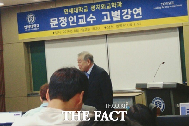 외교안보 및 국제정치학계의 권위자인 문정인 연세대 교수가 7일 고별 강연을 하고 있다./더팩트 독자 제공