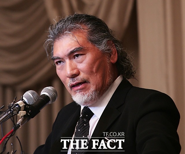 나훈아 이혼 판결. 가수 나훈아가 전부인 정모 씨에게 12억 원을 지급하라는 판결을 받았다. /더팩트DB