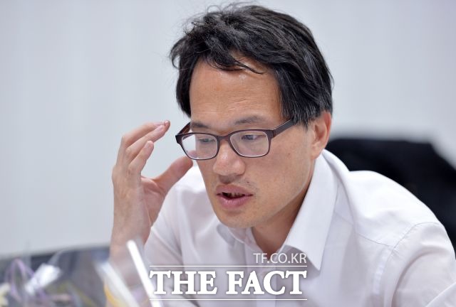 박 의원이 세월호 특별법 개정안과 관련해 진지한 표정으로 이야기하고 있다. /문병희 기자