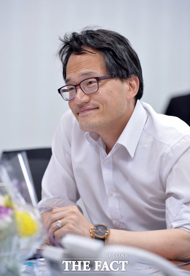 박주민(44, 은평구 갑) 더불어민주당 의원이 앞으로 삶의 계획을 이야기하며 웃고 있다. /국회=문병희 기자