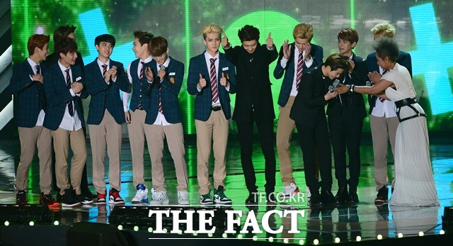 명실상부 대세 엑소 엑소는 지난 2013년 발매한 으르렁을 시작으로 대한민국 가요계 정상 자리를 지키고 있다. /남윤호 기자