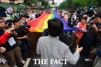 [TF포토] '동성애 못 보겠다' 아스팔트에 드러누운 시민들