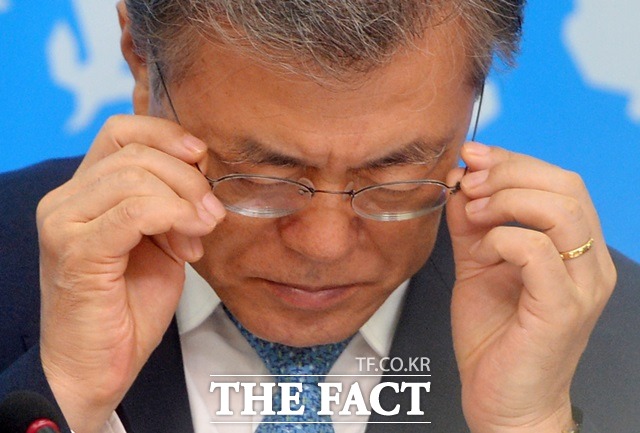 문재인 전 더불어민주당 대표는 11일 새누리당 정권이 추구하고 방치한 이윤 중심의 사회, 탐욕의 나라가 만든 사고인 점에서 구의역은 지상의 세월호였다고 말했다. /문병희 기자