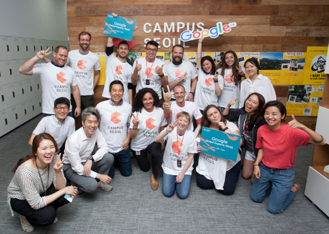 ‘구글 글로벌 전문가 위크’ 프로그램에 참여하는 구글 직원들이 13일 기념촬영을 하고 있다. /구글 제공
