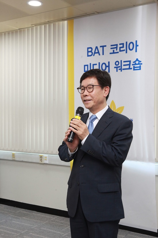 송도근 사천시장이 BAT코리아 사천공장 제2공장 착공식에 참석해 축사를 하고 있다.