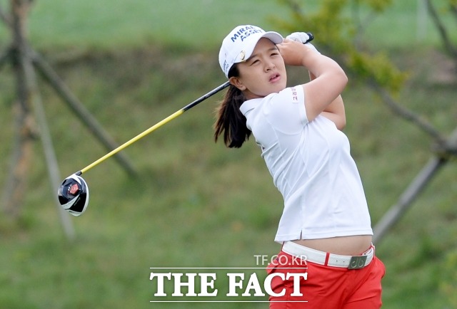 김세영 공동 선두! 김세영이 17일 열린 2016 LPGA투어 마이어 LPGA 클래식 1라운드에서 공동 선두에 올랐다. / 더팩트 DB