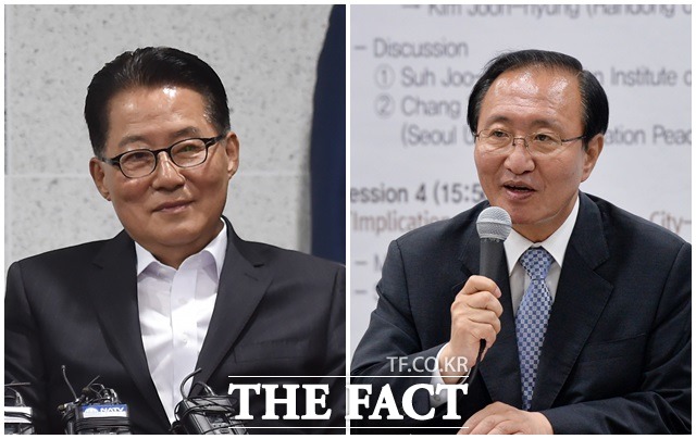 정치권이 21일 영남권 신공항 백지화와 관련해 사회관계망시스템(SNS)과 기자회견을 통해 의견을 내놓고 있다. 사진은 박지원(왼쪽) 국민의당 원내대표와 노회찬 정의당 원내대표./더팩트 DB