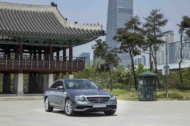 메르세데스-벤츠 코리아의 10세대 E-클래스인 더 뉴 E-클래스가 22일 공식 출시됐다. 가솔린 모델이 우선 출시됐으며 향후 디젤 모델이 라인업에 합류할 예정이다. /메르세데스-벤츠 코리아 제공