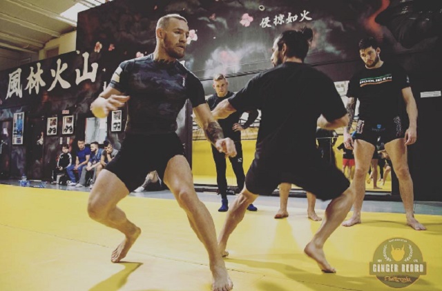 맥그리거 풋워크 훈련 열중! 8월 UFC 202에서 디아즈와 재대결을 펼치는 맥그리거가 25일 인스타그램에 훈련 영상을 공개했다. / 맥그리거 인스타그램 캡처