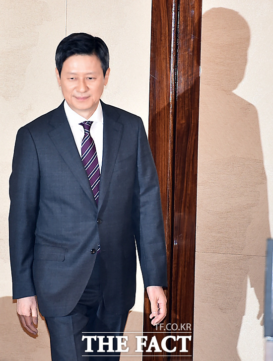 신동주 SDJ코퍼레이션 회장이 약 111억 원의 비용을 경영권 분쟁 관련 소송에 들인 것으로 관측되고 있다. /더팩트DB