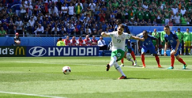 프랑스 0-1 아일랜드 아일랜드가 26일 파르크 올림피크 리옹에서 열리고 있는 UEFA 유로 2016 16강전 프랑스와 경기에서 전반을 마친 현재 1-0으로 앞서고 있다. / 유로 2016 홈페이지 캡처