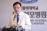 [TF포토] '김성민 뇌사판정' 브리핑하는 서울성모병원 양철우 교수