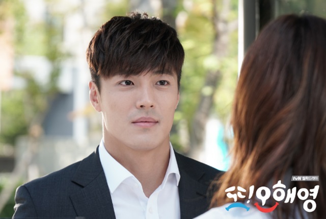 또 오해영 이재윤, 한태진도 멋있게 그린 배우. 배우 이재윤이 tvN 또 오해영에서 위기감을 조성하고 긴장감을 주는 캐릭터로 존재감을 발산했다. /또 오해영 공식 홈페이지