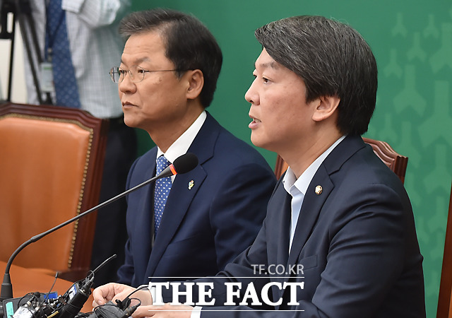 안 대표가 기자회견에서 사퇴 관련 발언을 하고 있다./국회=이새롬 기자