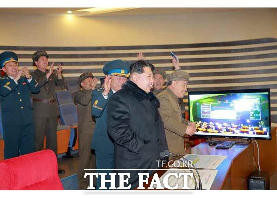 1일 국가정보원이 국회 정보위원회에 보고한 내용에 따르면 김정은 국무위원장의 체중은 지난 2012년 90kg에서 최근엔 130kg까지 늘어난 것으로 추정된다./북한 노동신문 갈무리