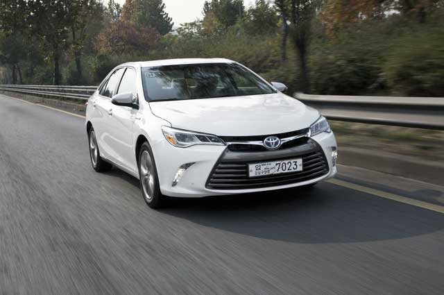 도요타코리아는 7월 중 노후차 고객이 도요타 하이브리드 모델을 구매할 경우 30만 원을 지원한다. /도요타코리아 제공