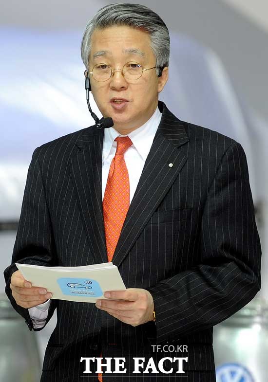 폭스바겐 배출가스 및 연비 조작에 관여했다는 의혹 받고 있는 박동훈 전 폭스바겐코리아 사장이 5일 오전 서울중앙지검에 참고인 신분으로 출석했다. /더팩트 DB