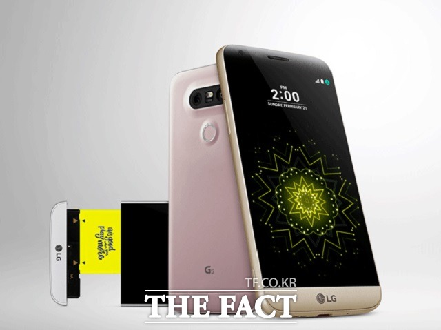 LG그룹은 지난 1일 전략 스마트폰 G5의 부진으로 저조한 실적을 낸 LG전자의 스마트폰 사업을 담당하는 모바일 커뮤니케이션(MC) 사업본부와 관련한 대대적인 조직 개편안을 발표했다.