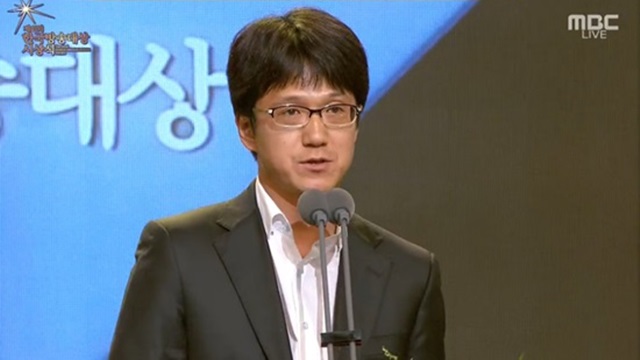 민철기 PD의 tvN 이적설. MBC 복면가왕을 연출한 민철기 PD의 tvN 이적설이 불거졌다. /한국방송대상시상식 생중계 캡처