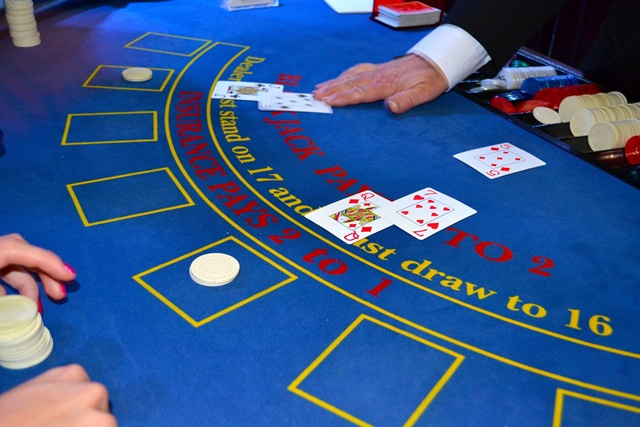 도박 중독이 사회적 문제로 대두되고 있는 가운데 대한민국은 OECD 국가 중 가장 많은 7종의 사행성산업을 보유하고 있다. /pixabay