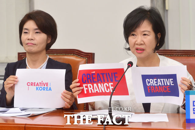 손혜원 더불어민주당 의원은 6일 국회에서 열린 비상대책위원회 회의에서 지난 4일 문화체육관광부가 발표한 신규 국가브랜드 크리에이티브 코리아가 프랑스 무역투자진흥청의 크리에이티브 프랑스와 로고 이름부터 색상배열까지 모두 유사하다고 지적했다./남윤호 기자