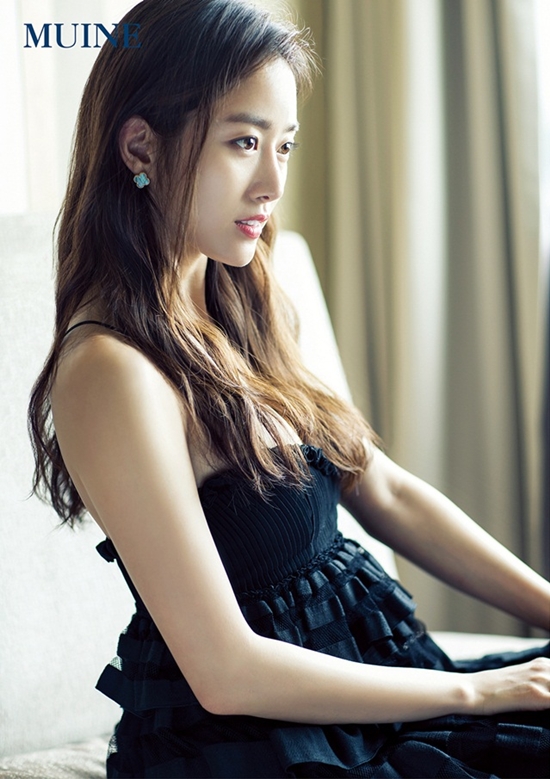 뮤인, 전혜빈 화보 공개. 사진 속 전혜빈은 물오른 미모를 뽐냈다. /뮤인 제공