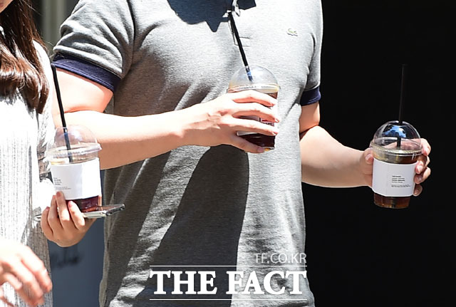 10일 질병관리본부에 따르면 지난 3일부터 8일까지 전국적으로 74명의 온열질환자가 발생했다. 폭염이 집중되는 낮 시간대에는 장시간 야외 활동을 하거나, 논·밭 작업을 자제하는 것이 좋다. /더팩트DB