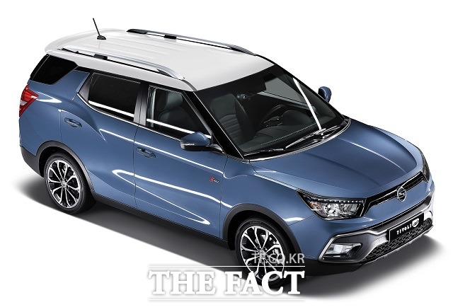 쌍용자동차가 기존 경쟁시장인 1.7ℓ급 준중형 SUV 모델 시장 선점을 위해 개선된 주행성능과 더욱 뛰어난 가격경쟁력을 갖춘 티볼리 에어 가솔린 모델을 출시했다고 11일 밝혔다. /쌍용자동차 제공