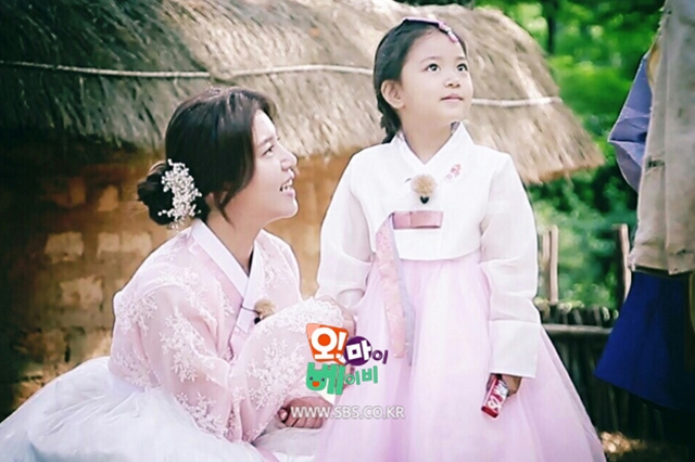 오 마이 베이비에 출연하고 있는 정시아(왼쪽)와 딸 서우. 서우는 깜찍함으로 인기를 끌고 있다. /SBS 오 마이 베이비 공식 홈페이지