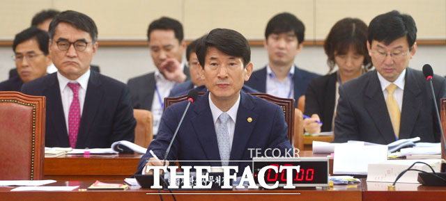 오전 회의에 출석한 김용현 헌법재판소 사무처장