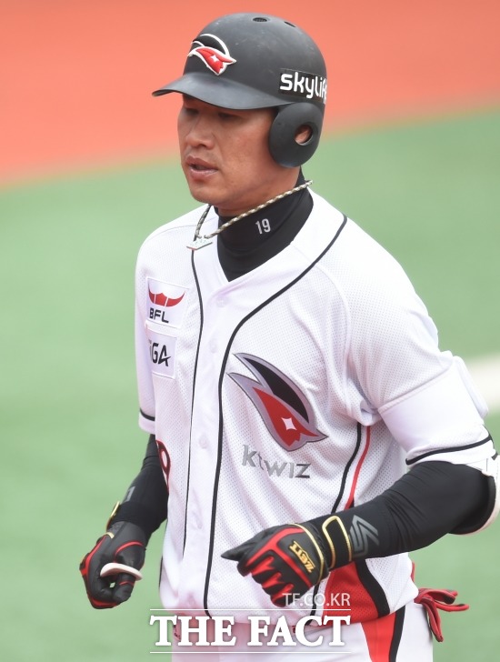 김상현 음란 쇼크! 김상현이 지난달 지나가는 여성을 보고 음란행위를 해 경찰에 입건돼 프로야구팬들에게 충격을 안겨줬다. / 더팩트 DB