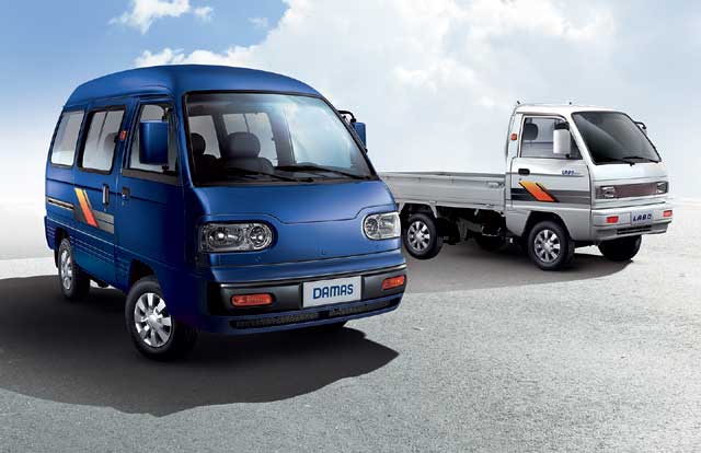 한국지엠이 12일 타이어 공기압 경보장치를 탑재한 2017년형 다마스와 라보를 출시했다.  /한국지엠 제공