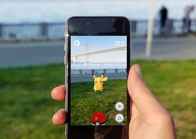 공식 홈페이지에 소개된 ‘포켓몬 GO’. 탄생 20주년을 맞은 피카츄의 모습이 눈에 띈다. /포켓몬 GO 공식 홈페이지 캡처