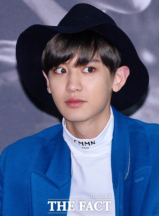 증강현실 게임 포켓몬 go에 빠진 찬열. 그는 게임이 가능한 속초에 가고 싶다고 말했다. /더팩트 DB