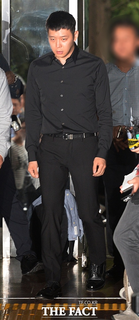 성매매 혐의를 받은 가수 겸 배우 박유천. 경찰이 15일 가수 겸 배우 박유천과 박유천을 고소한 여성 중 한 명과의 성관계 성격을 성매매로 규정했다고 밝혔다. /임세준 인턴기자