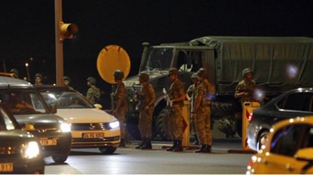  터키 군부 '6시간 쿠데타' 실패, 대통령 복귀·60여명 사망
