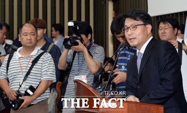 18일 윤상현 새누리당 의원이 4·13 공천 개입 의혹 발언을 담은 녹취록 파문에 휩싸였다./더팩트DB