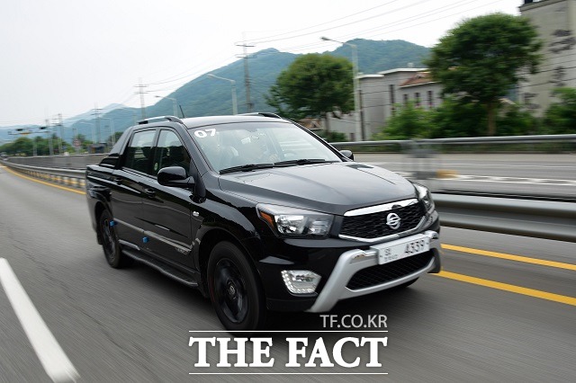 코란도 스포츠 2.2에는 e-XDi220 LET 디젤 엔진이 적용, 기존 모델 대비 최고출력은 기존 155마력에서 178마력으로, 최대토크는 36.7kg.m에서 40.8kg·m로 대폭 향상됐다.