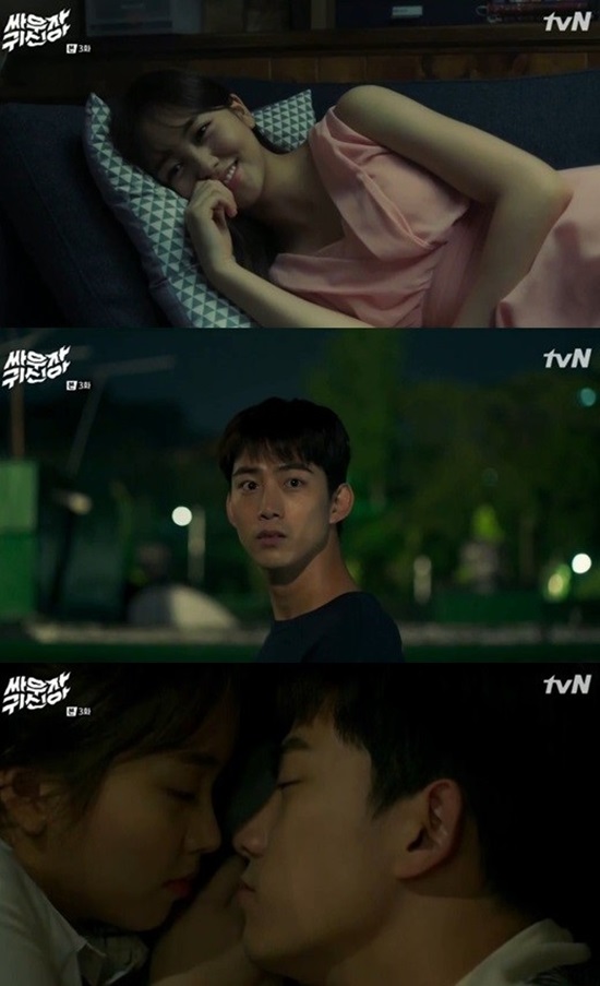 싸우자 귀신아 김소현 옥택연 짝사랑. tvN 싸우자 귀신아에서 김소현(위)이 옥택연에게 마음을 키웠다. /싸우자 귀신아 방송 캡처