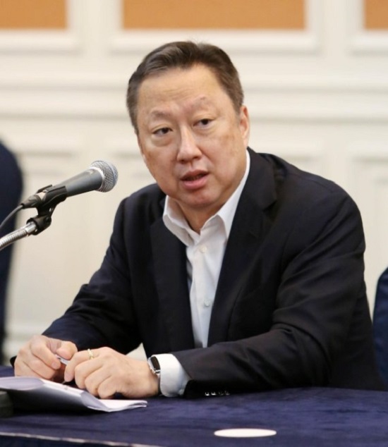 박용만 대한상공회의소 회장이 20일 제주 롯데호텔에서 진행된 제41회 대한상의 제주포럼 기자간담회에서 부정청탁 및 금품 등 수수의 금지에 관한 법률 시행과 관련해 견해를 드러냈다. /대한상공회의소 제공